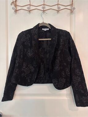 Shelby & Palmer Black Floral Jacquard Cropped Blazer - Size s